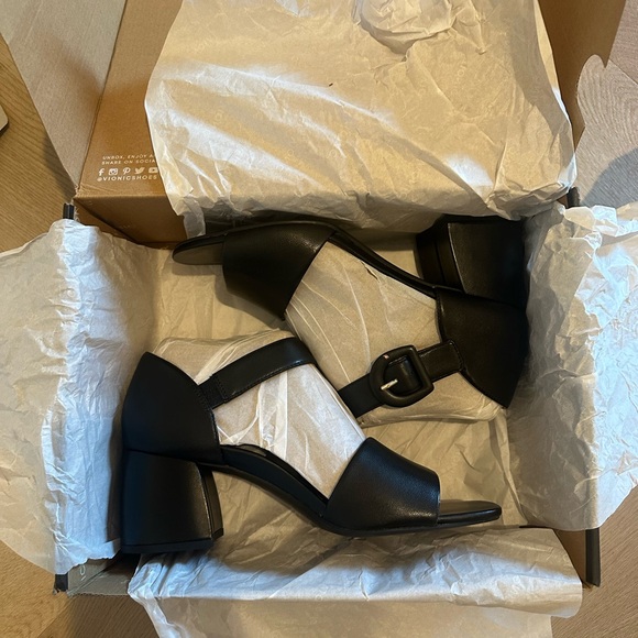 ✨ Moving SALE ✨ Vionic CHARDONNAY HEELED SANDAL - Picture 4 of 6